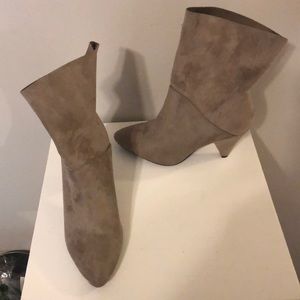 Taupe boots. Excellent condition